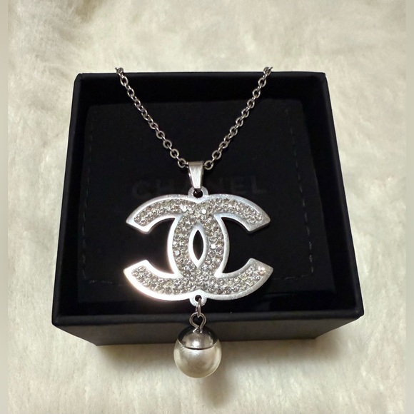 Unbranded Jewelry - Silver Crystal Pendant Necklace with Pearl Drop